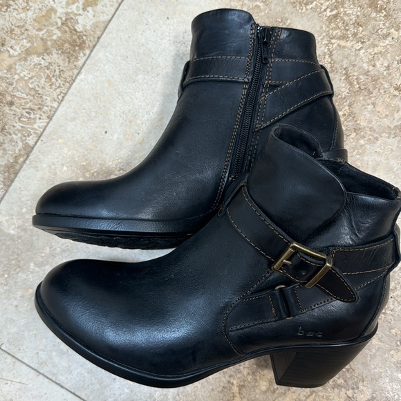 BOC ankle boots. 6 1/2 NEW. never worn. Gorgeous boots. - Picture 16 of 16